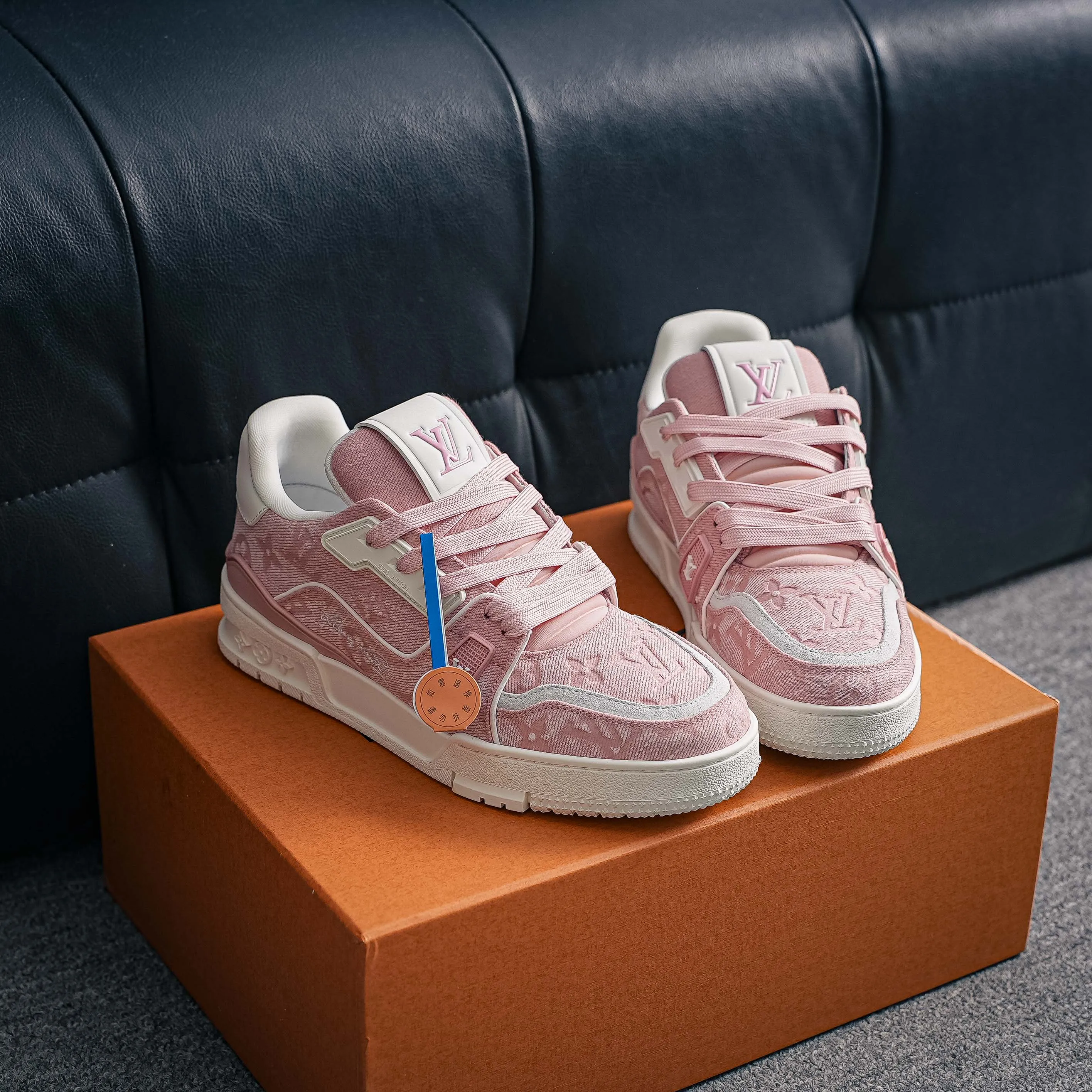 # LV- - trainer 2026 New Arrival 1：1 ！！ Shoes Cowhide Leather ， LOGO ， Breathable ， 。